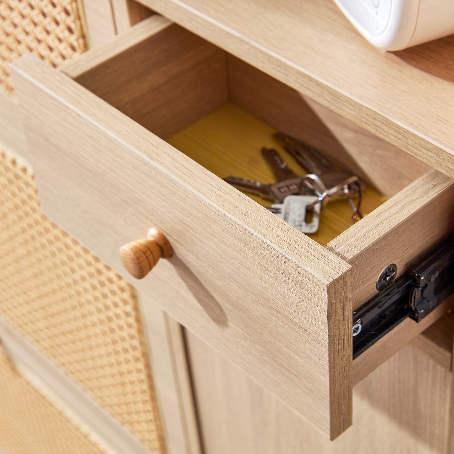 Nagoya: Modern minimalist shoes storage cabinet